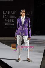 on day 1 Lakme Fashion Week for designer Anamika Khanna in Tote on 10th March 2011 (80).JPG